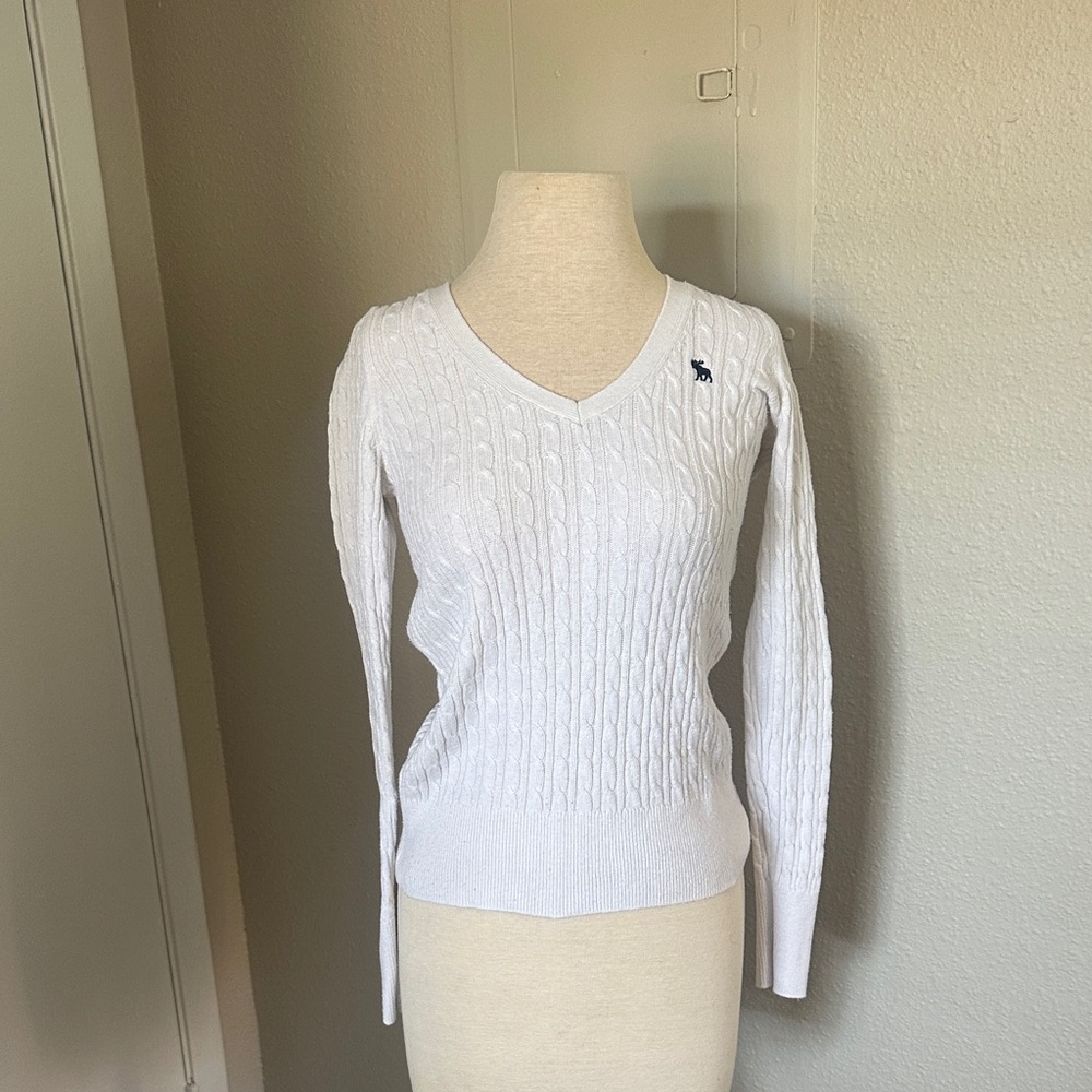Abercrombie & Fitch Y2K White V-Neck Cable Knit Sweater